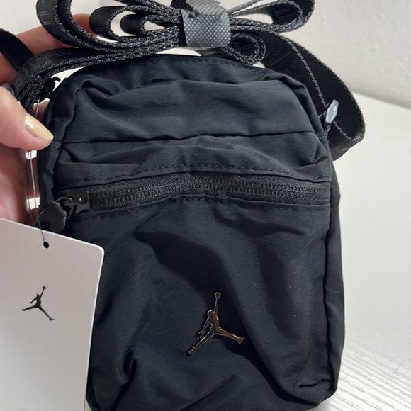 NWT. Jordan black crossbody sackpack - Picture 2 of 4